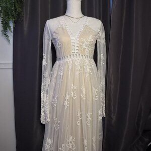 Filly Flare Lace & Nude Gown | Size Small